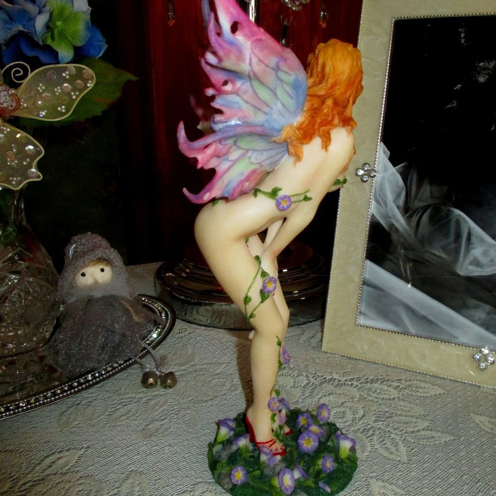 Veronese Fairy Statue - Picture 3 of 11
